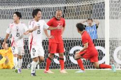 足球直播平台-包含一场激烈对决，胜负悬银，胜者笑逐颜开的词条