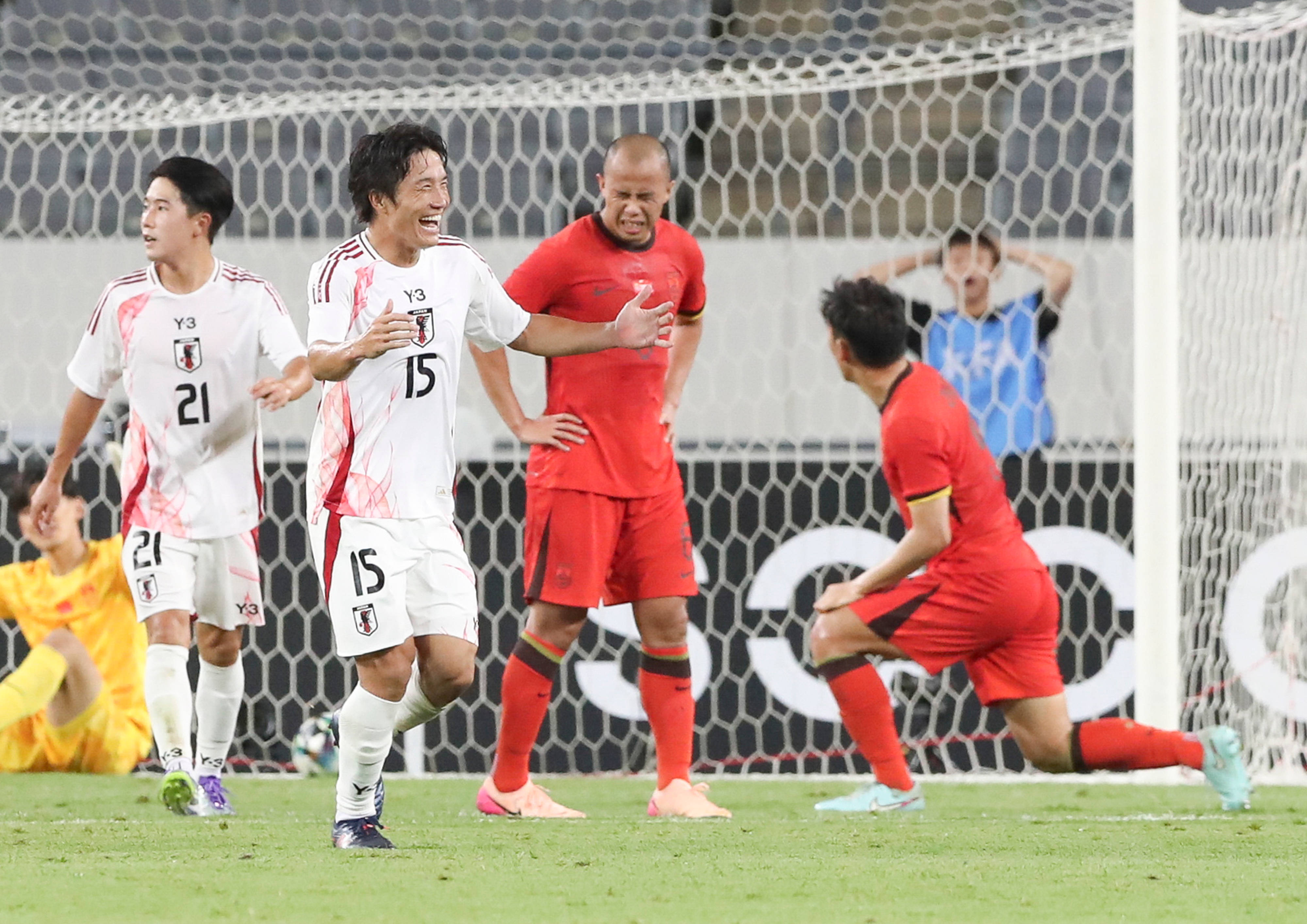 包含一场激烈对决，胜负悬银，胜者笑逐颜开的词条