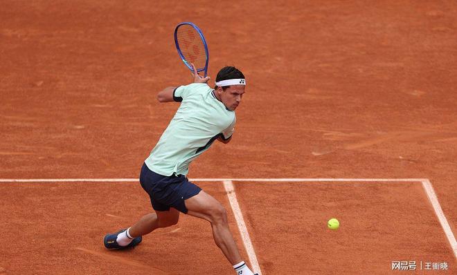 爆冷！网球强队意外出局震惊全场的简单介绍